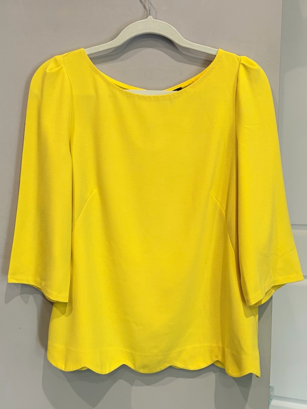 ANN TAYLOR BRIGHT YELLOW SCALLOPED HEM BLOUSE